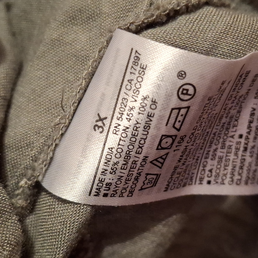 Old Navy Olive Green Top with Embroidery - Picture 6 of 6